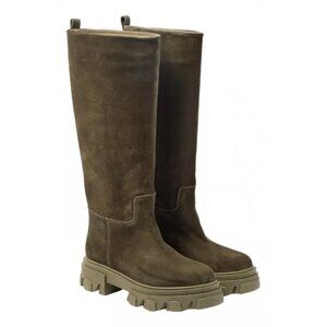 Gia x Pernille Teisbaek